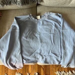 light blue cropped sweatshirt (L)